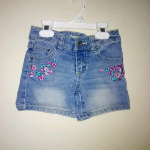 Mudd Other - Mudd girl jean shorts size 6 flower design